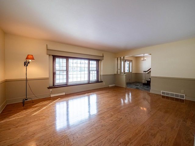 5872 Riverside DRIVE, Greendale, WI 53129