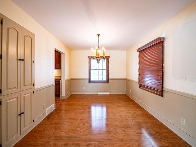 5872 Riverside DRIVE, Greendale, WI 53129