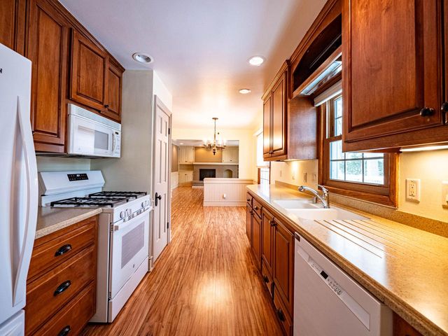 5872 Riverside DRIVE, Greendale, WI 53129