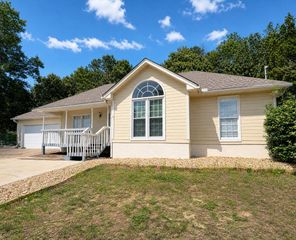 216 Laurelwood Drive, Smiths Station, AL 36877