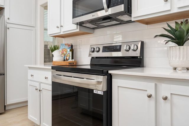 6543 E Cresthaven Drive, Fresno, CA 93727