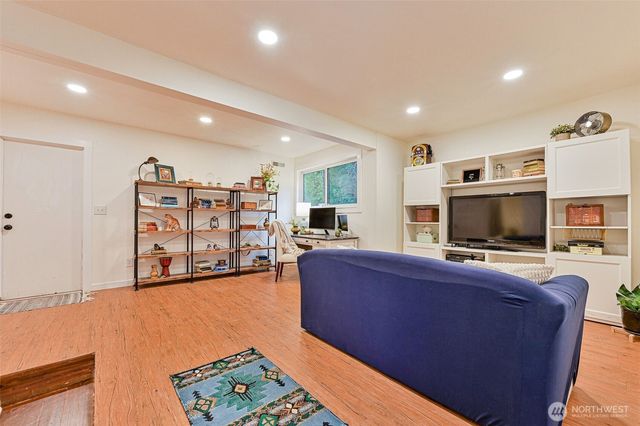 6727 77th St Ct NW, Gig Harbor, WA 98335