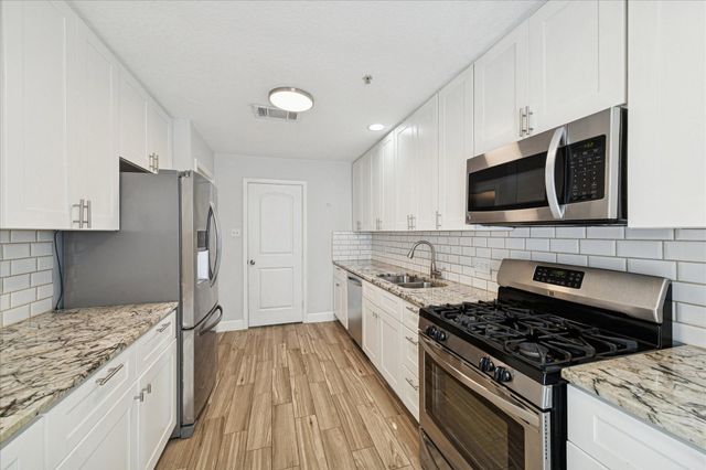 12681 Rip Van Winkle Drive 32, Houston, TX 77024