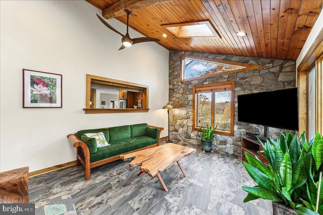 9 WHITE CLAY DR, Landenberg, PA 19350