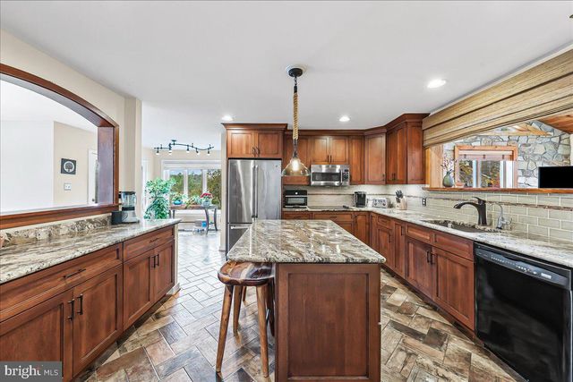 9 WHITE CLAY DR, Landenberg, PA 19350