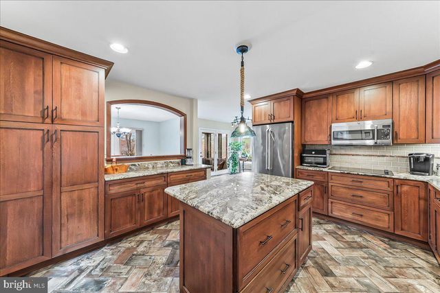 9 WHITE CLAY DR, Landenberg, PA 19350