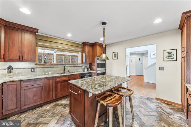 9 WHITE CLAY DR, Landenberg, PA 19350