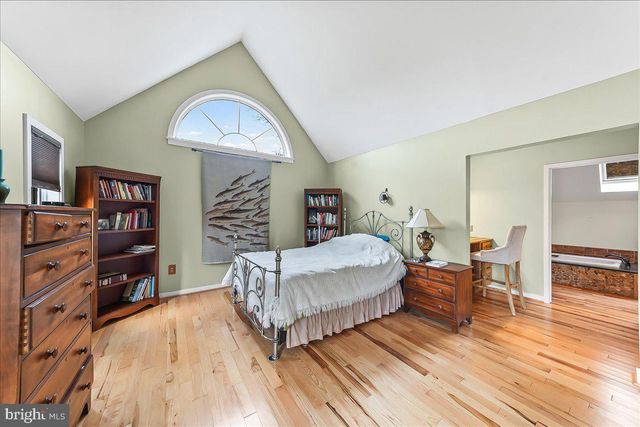 9 WHITE CLAY DR, Landenberg, PA 19350