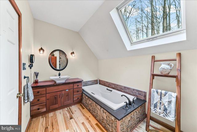 9 WHITE CLAY DR, Landenberg, PA 19350