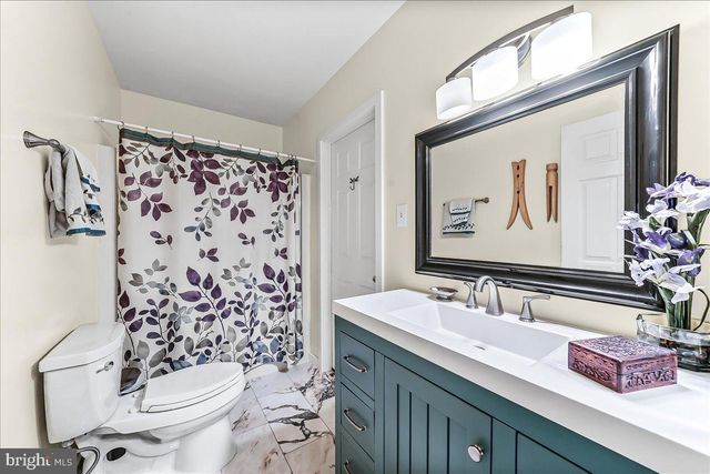 9 WHITE CLAY DR, Landenberg, PA 19350