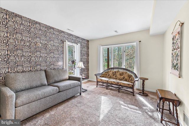 9 WHITE CLAY DR, Landenberg, PA 19350