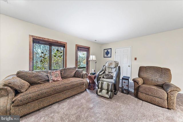 9 WHITE CLAY DR, Landenberg, PA 19350