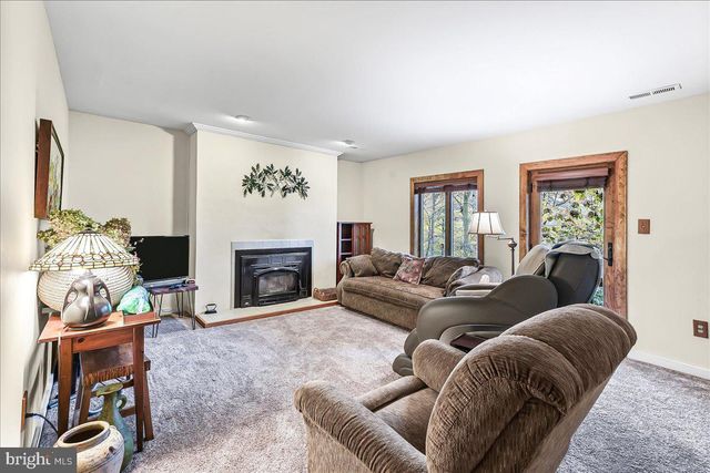 9 WHITE CLAY DR, Landenberg, PA 19350