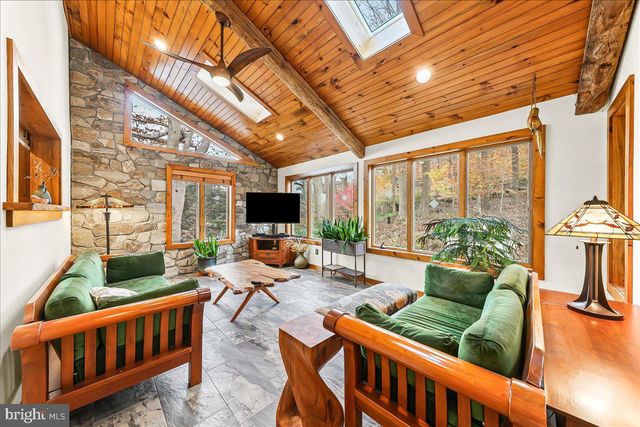 9 WHITE CLAY DR, Landenberg, PA 19350