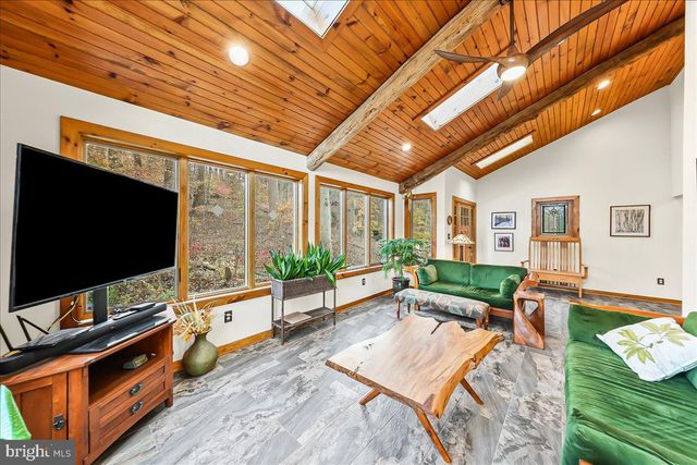 9 WHITE CLAY DR, Landenberg, PA 19350