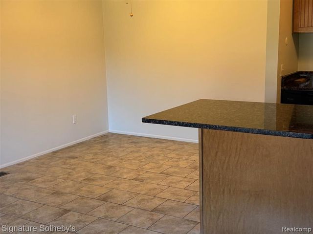 689 E Fox Hills Drive 65, Bloomfield Hills, MI 48304