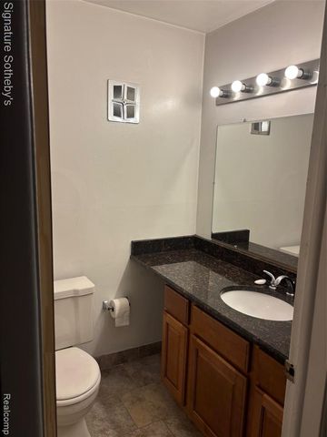 689 E Fox Hills Drive 65, Bloomfield Hills, MI 48304