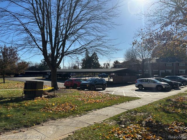 689 E Fox Hills Drive 65, Bloomfield Hills, MI 48304