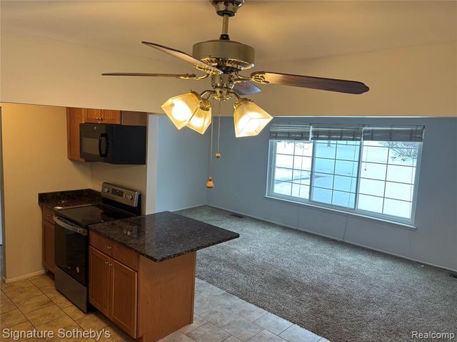 689 E Fox Hills Drive 65, Bloomfield Hills, MI 48304