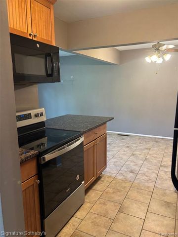 689 E Fox Hills Drive 65, Bloomfield Hills, MI 48304