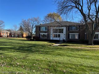 689 E Fox Hills Drive 65, Bloomfield Hills, MI 48304