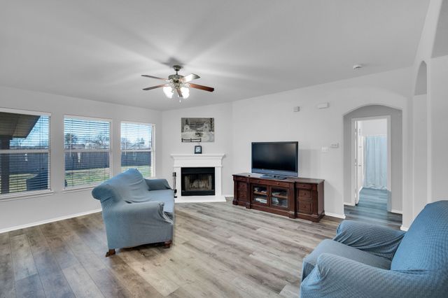 105 Autumn Trail, Red Oak, TX 75154