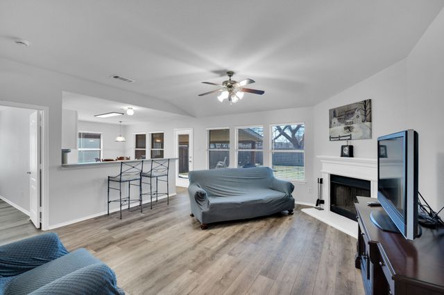 105 Autumn Trail, Red Oak, TX 75154