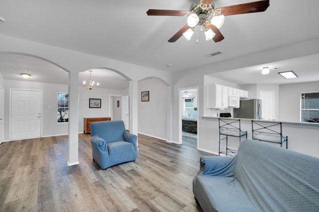 105 Autumn Trail, Red Oak, TX 75154