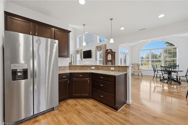520 Dunning LN, Chesapeake, VA 23322