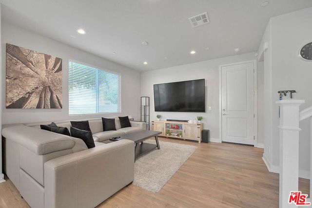 629 Daniel Freeman Circle, Inglewood, CA 90301