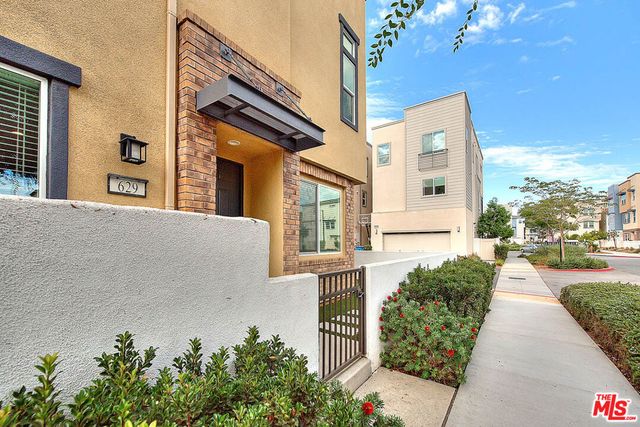 629 Daniel Freeman Circle, Inglewood, CA 90301