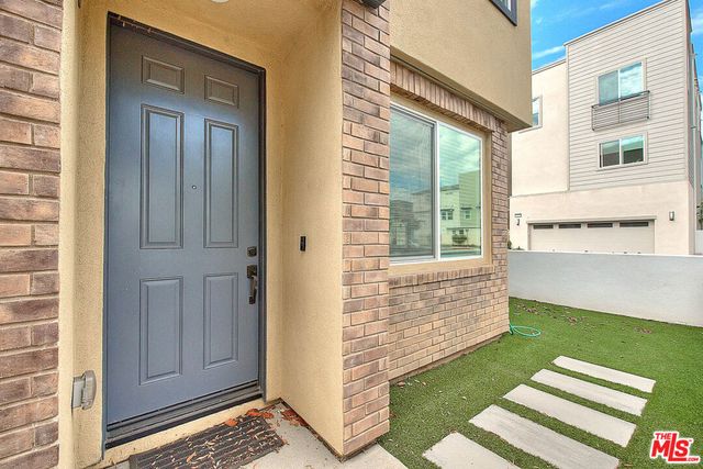 629 Daniel Freeman Circle, Inglewood, CA 90301