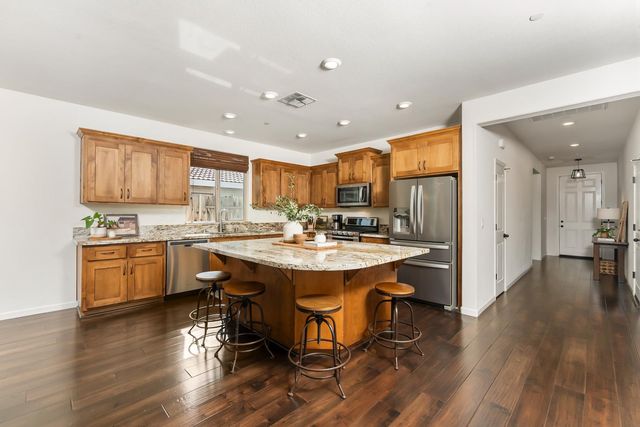 813 Stage Stop Loop, Rocklin, CA 95765