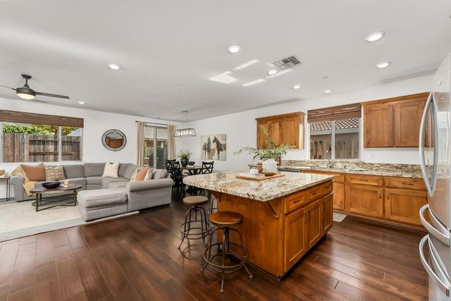 813 Stage Stop Loop, Rocklin, CA 95765