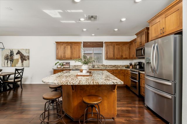 813 Stage Stop Loop, Rocklin, CA 95765