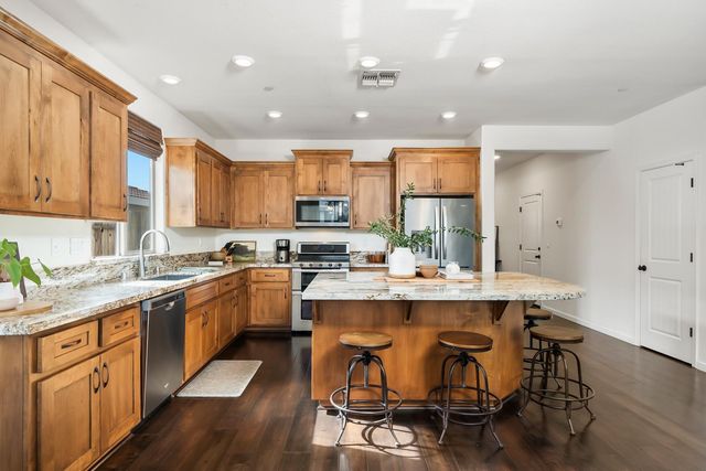 813 Stage Stop Loop, Rocklin, CA 95765