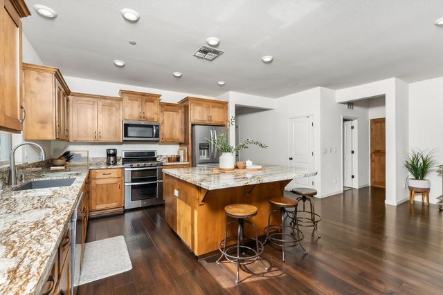 813 Stage Stop Loop, Rocklin, CA 95765