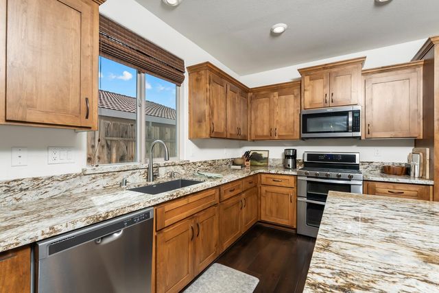813 Stage Stop Loop, Rocklin, CA 95765