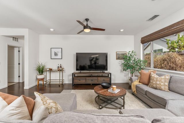 813 Stage Stop Loop, Rocklin, CA 95765