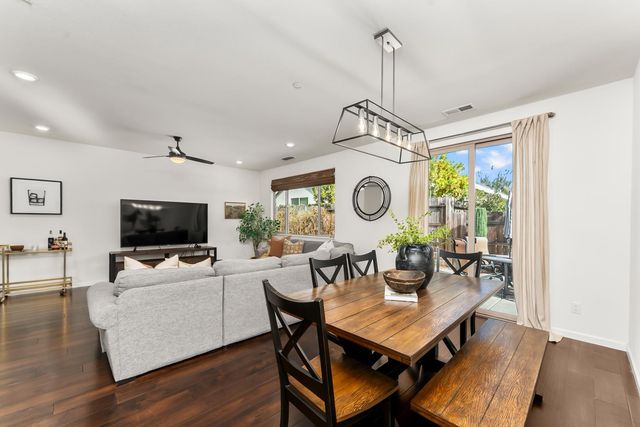 813 Stage Stop Loop, Rocklin, CA 95765