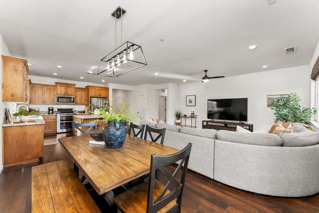 813 Stage Stop Loop, Rocklin, CA 95765