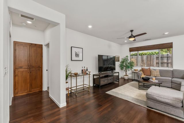 813 Stage Stop Loop, Rocklin, CA 95765