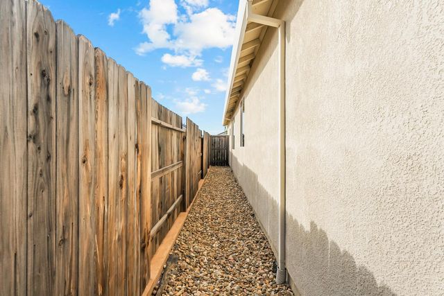 813 Stage Stop Loop, Rocklin, CA 95765