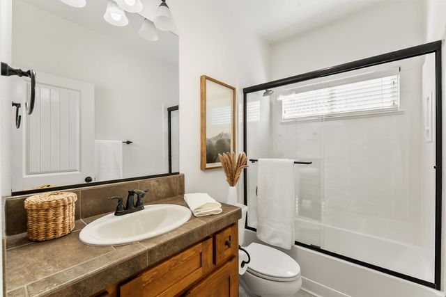 813 Stage Stop Loop, Rocklin, CA 95765