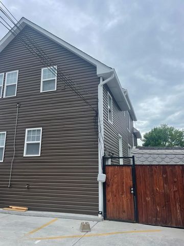 2727 N Oak Park Avenue, Chicago, IL 60707