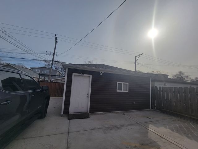 2727 N Oak Park Avenue, Chicago, IL 60707