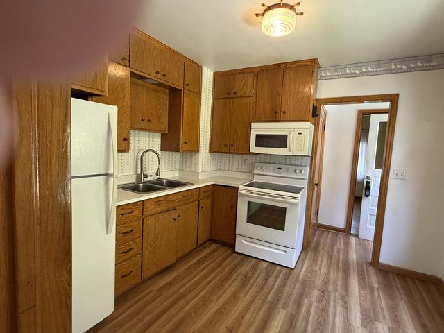2786 S Moorland ROAD, New Berlin, WI 53151