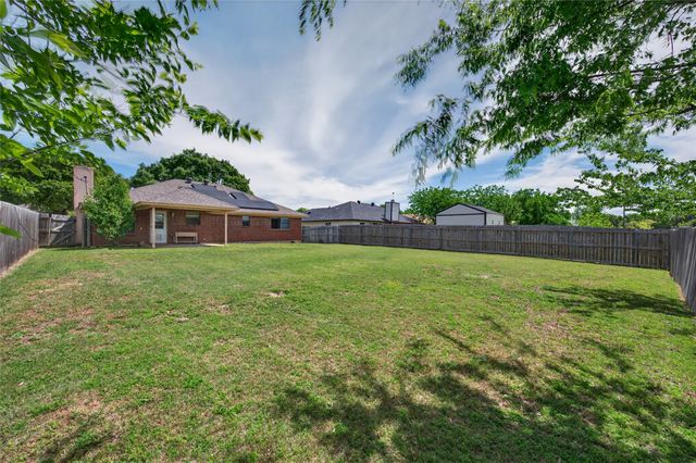 6637 Whitley Road, Watauga, TX 76148