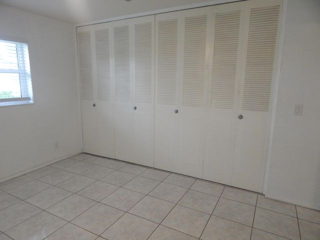 2930 E Ashley Dr Drive E B, West Palm Beach, FL 33415