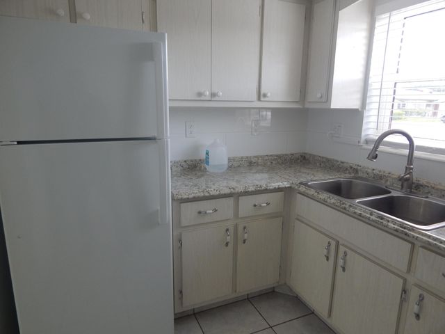 2930 E Ashley Dr Drive E B, West Palm Beach, FL 33415